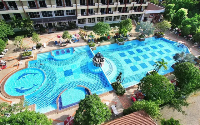 Lek Villa