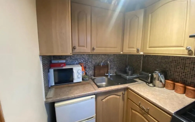 2-bed Apartment in High Wycombe Private Garden