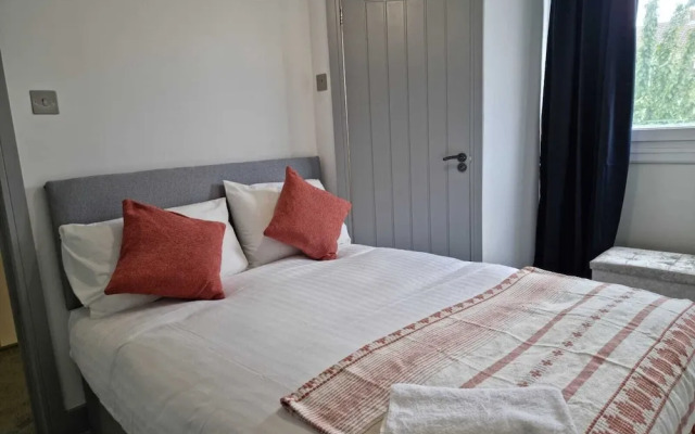 Remarkable 3-bed Apartment in London