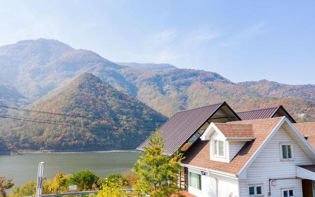 Moojoo Jeonmangdae Pension