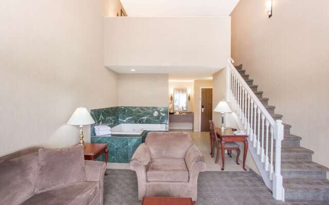 Ramada Hotel & Conference Center by Wyndham Kelowna