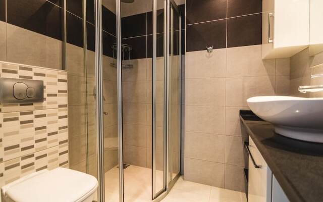 Seven Stars Apartments