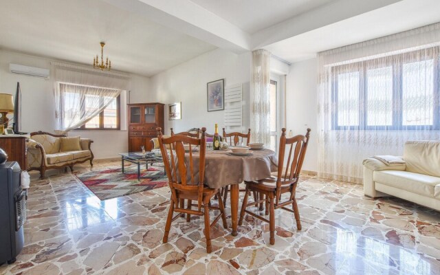 Stunning Apartment in Giarre With Wifi and 2 Bedrooms