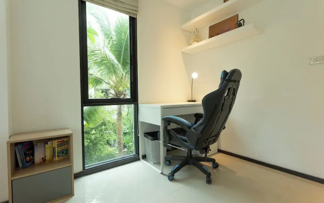 100mBeachfront gym Swimming Pools c100