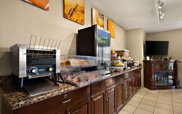 Comfort Inn & Suites Airport