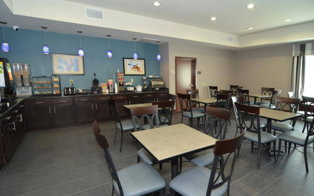 Best Western Plus Kenedy Inn