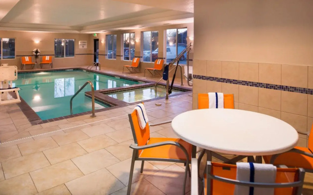 Holiday Inn Express Hotel & Suites Pittsburg by IHG