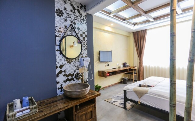 Jiaxing Pu Art Inn