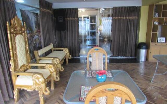 Hotel Sueños Dorados