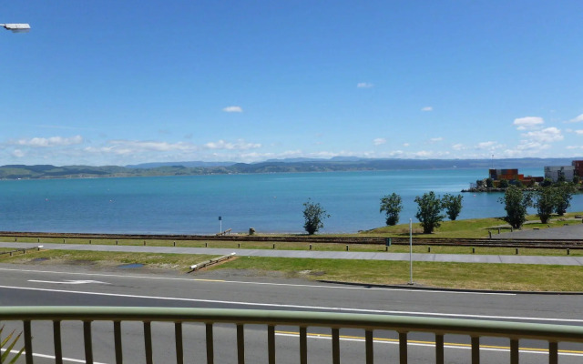 Breakwater Apartments