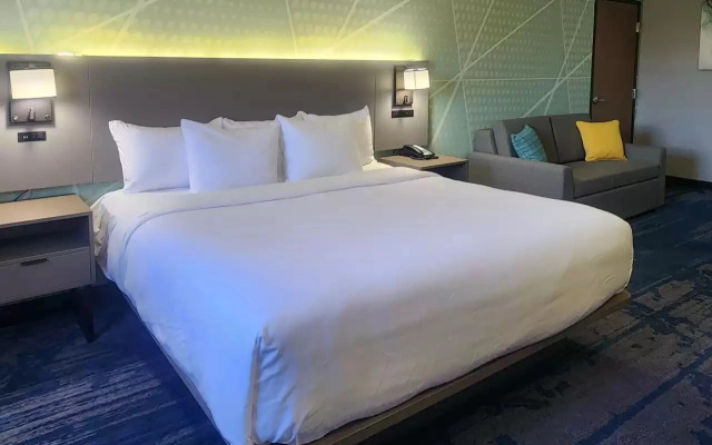 Weston Inn & Suites