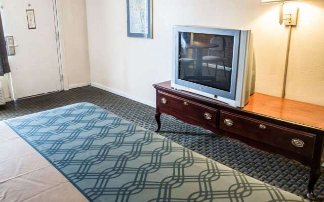 Rodeway Inn & Suites Wilmington North