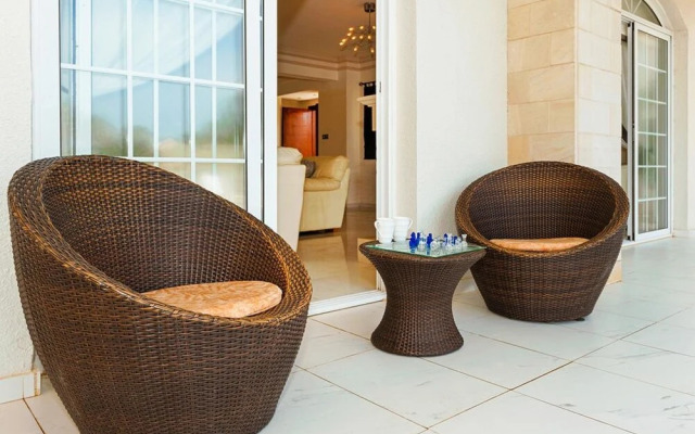 Oceania Paralimni in Paralimni