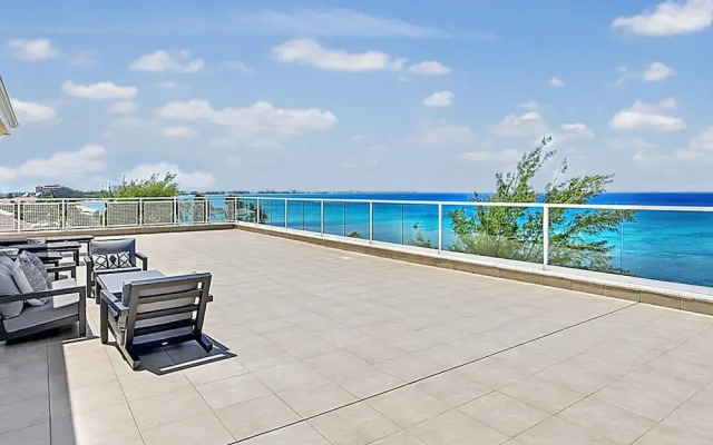 Luxury Penthouse Condo With 360 Oceanviews
