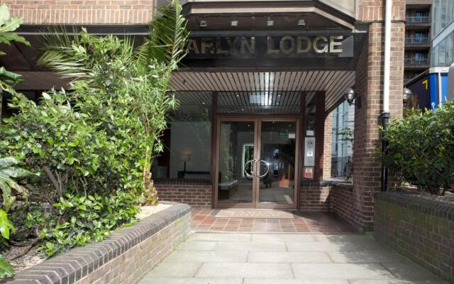 Tower Bridge Apartment