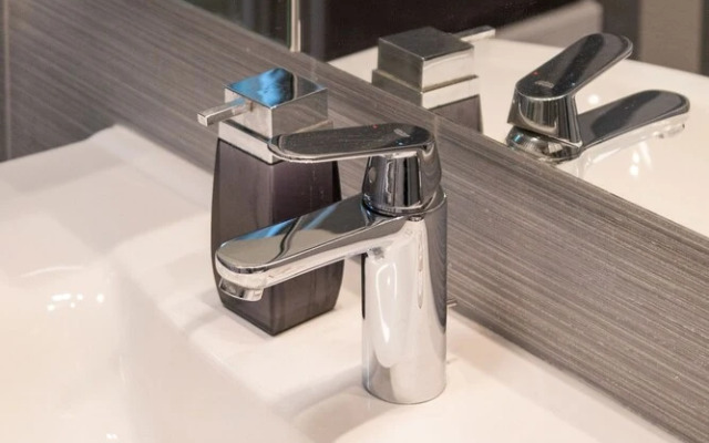 Sunny 2bdr Apartment With a Balcony