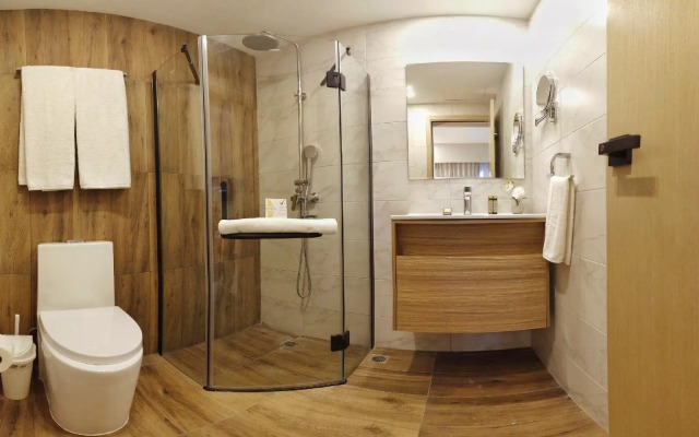 Regatta Living Hotel By Mint