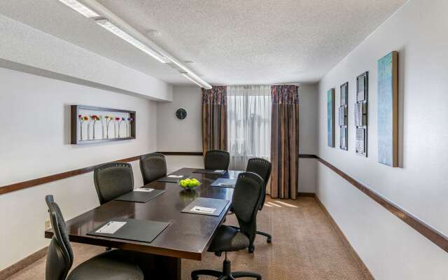 Quality Hotel & Suites Montreal East