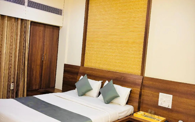 OYO 4445 Hotel Saishri