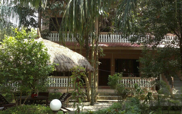 The 90's Sauraha