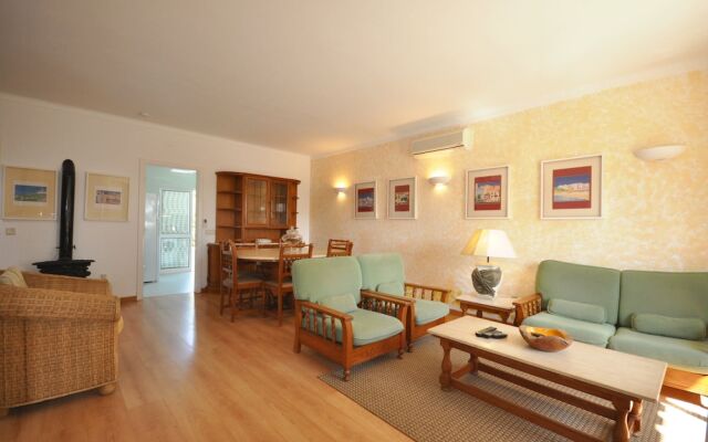 Stylish and Well-equipped, Private Pool, Close to Amenities, Free AC & Wifi