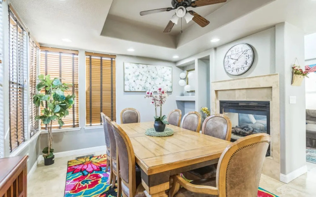 Beautiful Sunsets at 3BR Villa in Reno