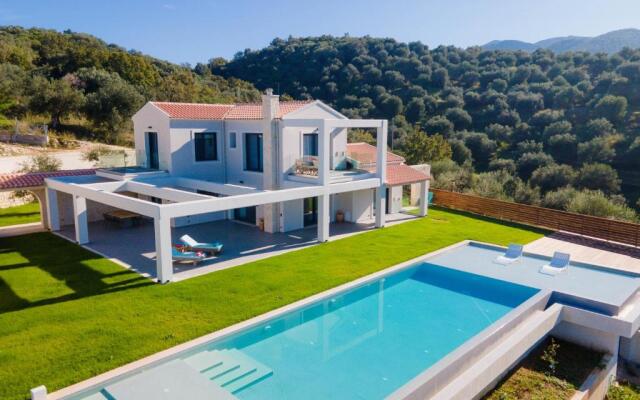 Luxury Villa Ebellina by MediterraneanVillas