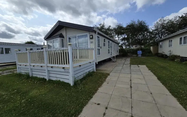 Oaklands Stunning Mini Lodge