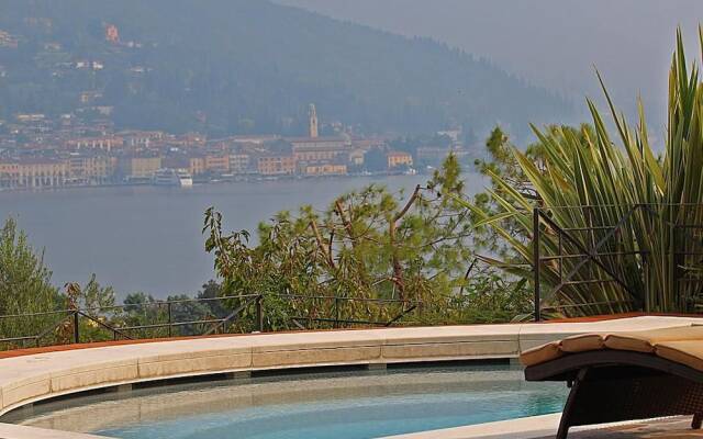 Versine Luxury Apartment