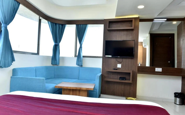 Royal King by Sky Stays Hotel