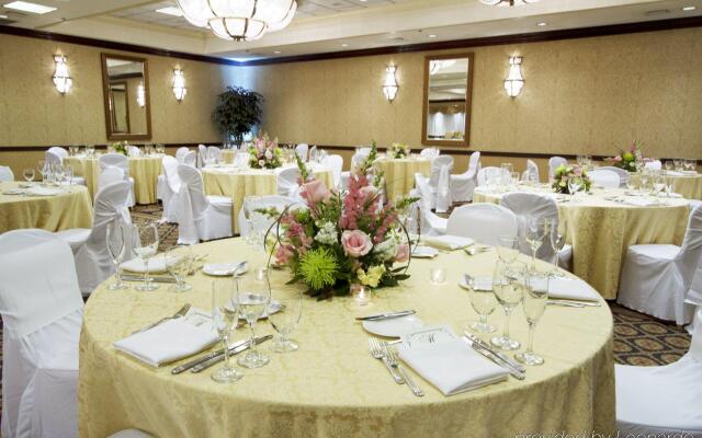 DoubleTree by Hilton Lisle Naperville