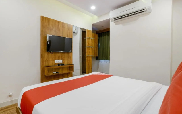 OYO 70998 Hotel Safari Inn