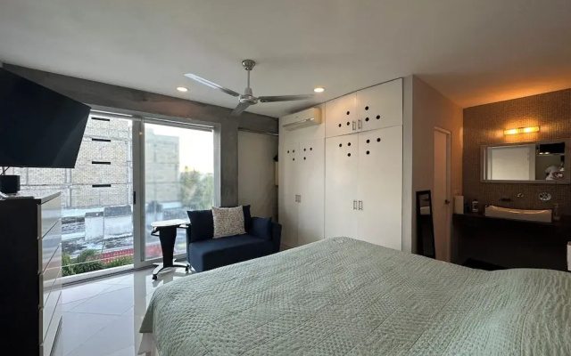 2BR Penthouse with Rooftop Pool