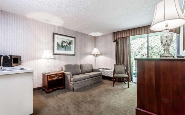 Howard Johnson Plaza by Wyndham Yakima