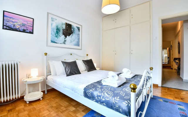 Groovy Apartment by the Sea with Garden