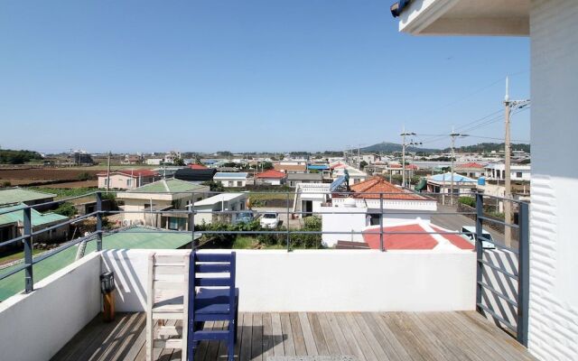 Hoclack Rooftop Moonlight