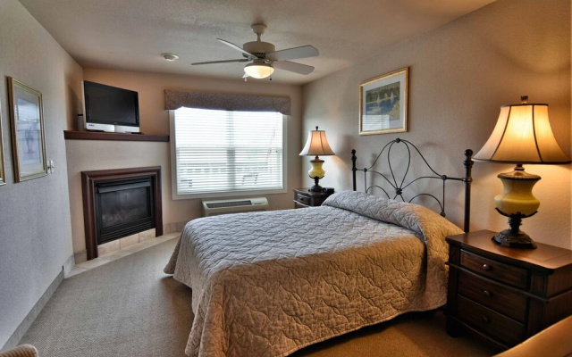 Unit 317 Tagalong Condo 3 Bedroom Condo by RedAwning