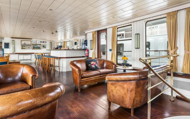 Botel Sailing Home