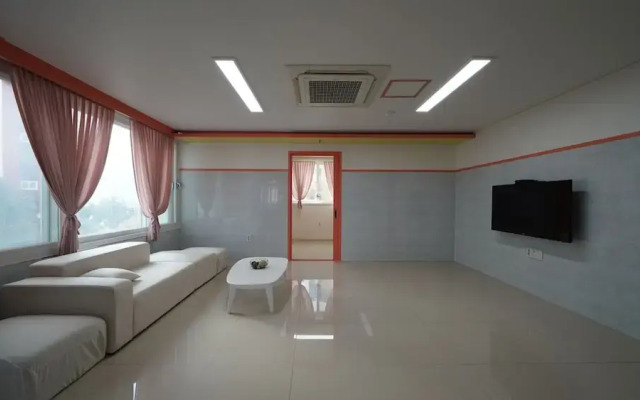 Geoje Memory Kids Pool Villa