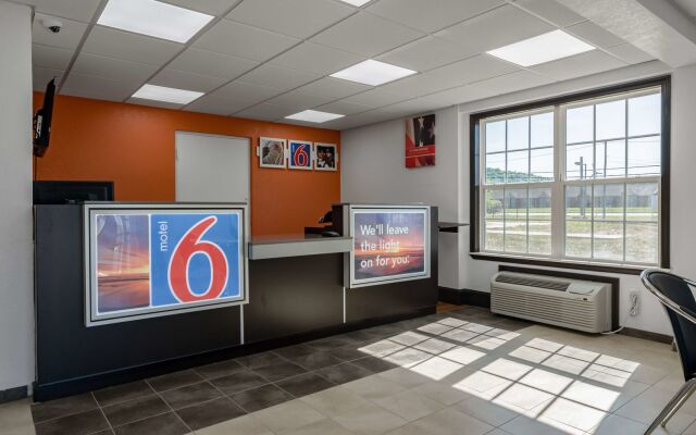 Motel 6 Cartersville - White GA