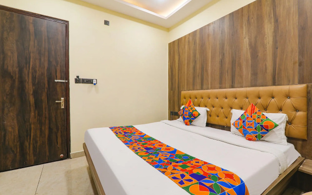 Capital O 70138 Hotel Jayati Oasis Inn