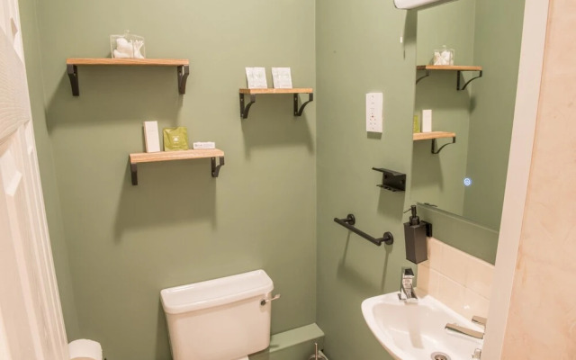 Toothbrush Apartments - 2 Bed House