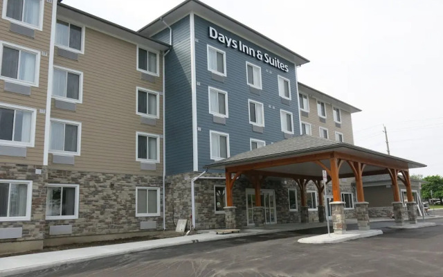 Days Inn and Suites Lindsay