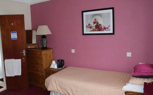 Lyn Glary Hotel