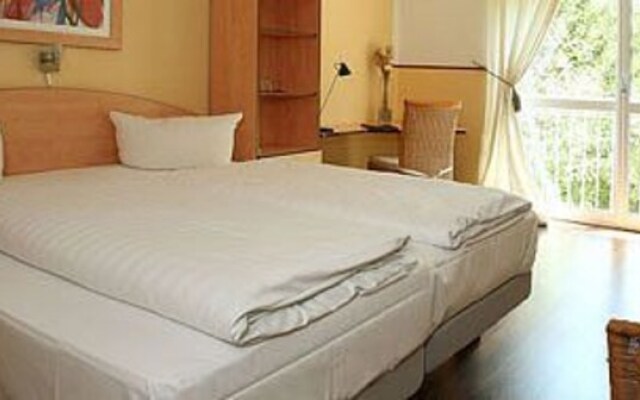 Airport Regent Hotel