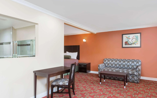 Travelodge Inn & Suites by Wyndham Bell Los Angeles Area