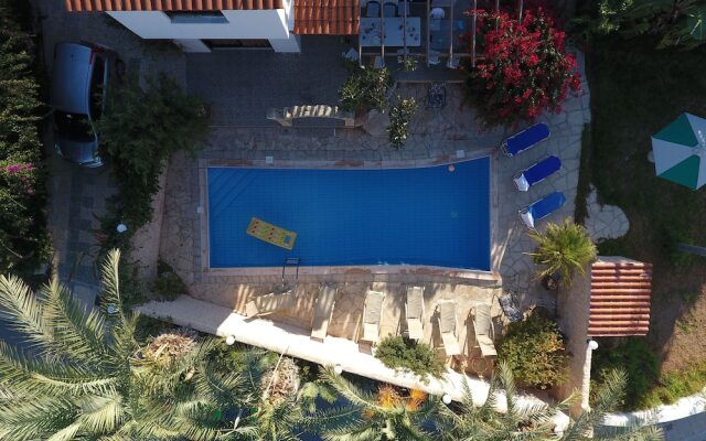 Lovely 7 Bedroom Villa !!