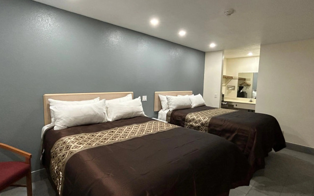 California Inn & Suites Adelanto US 395