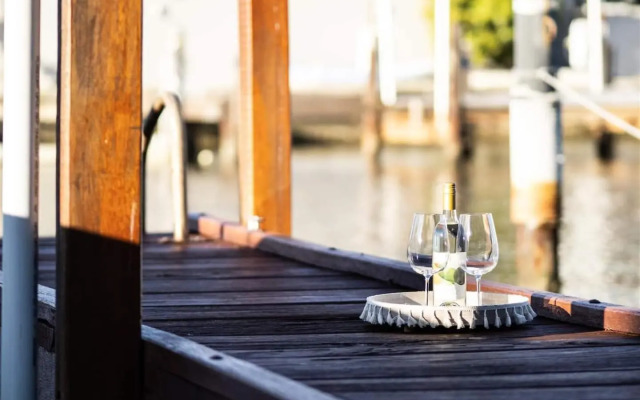 Canal Home -Close to Beach and City Centre