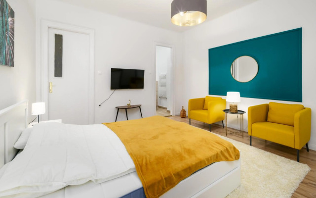 Stylish spot by the River Danube